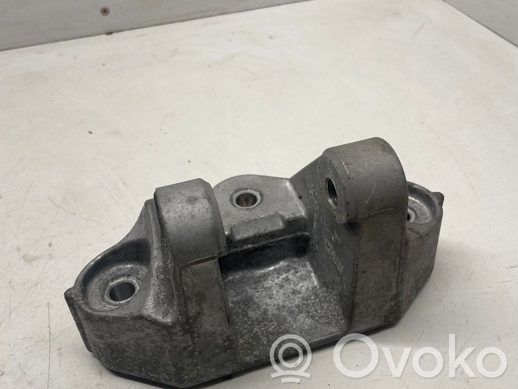 Nissan X-Trail T32 Engine mounting bracket 