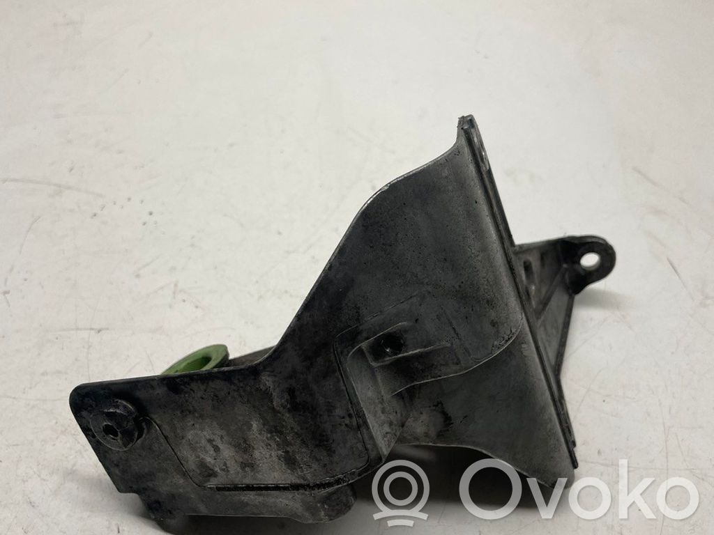 Mercedes-Benz C W204 Engine mounting bracket 