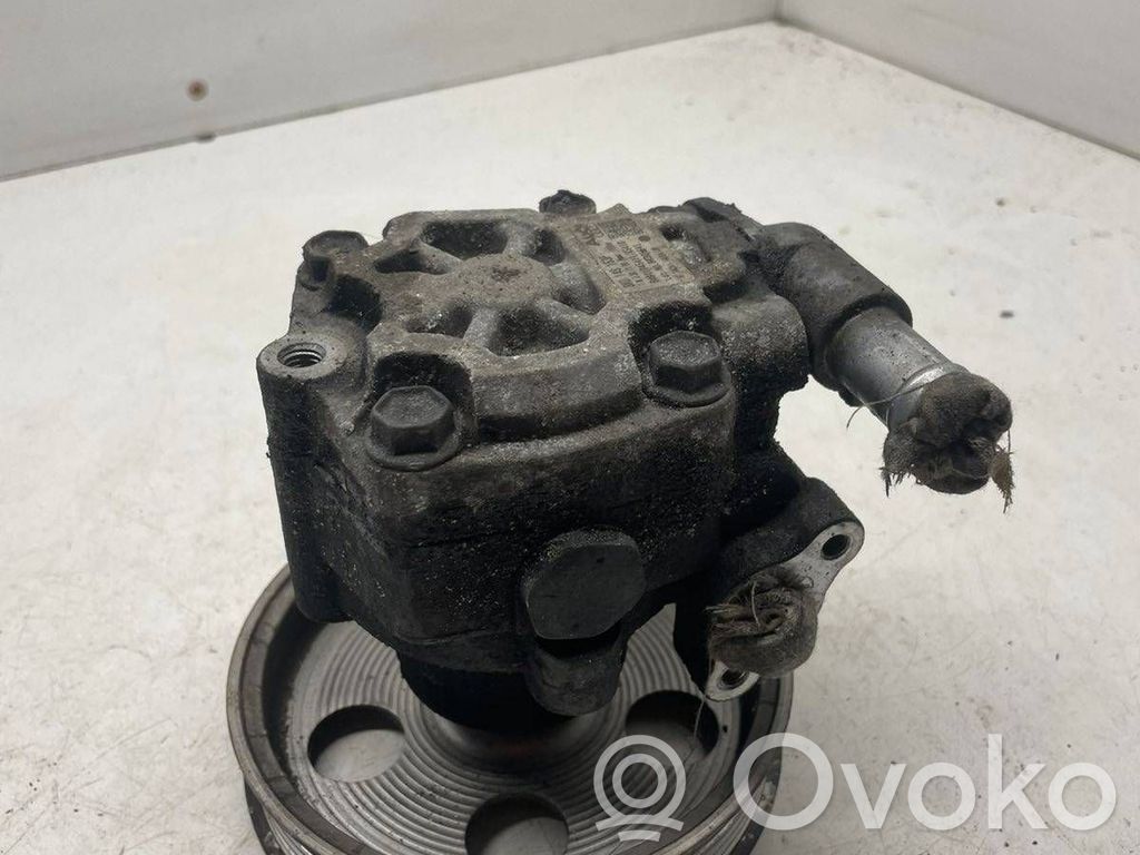 Audi A5 8T 8F Ohjaustehostimen pumppu 