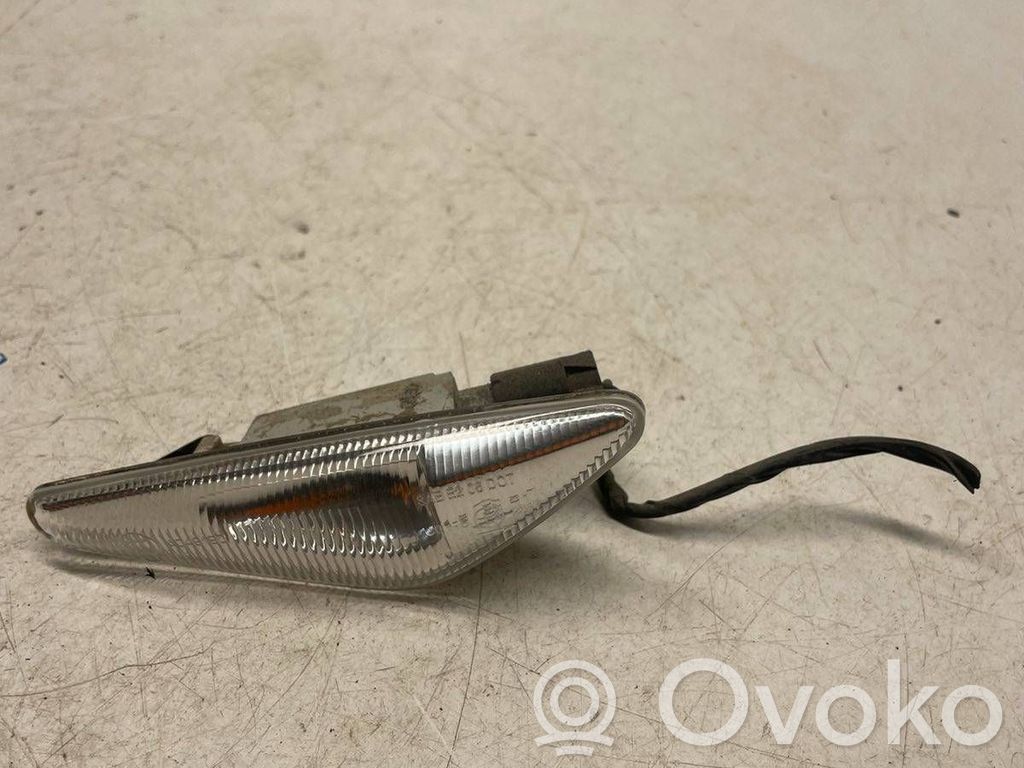 Front fender indicator light   7267978,7171008,0218000