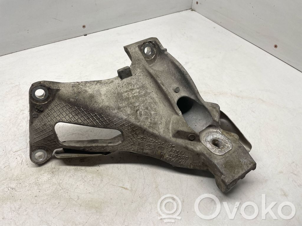 BMW X5 E70 Engine mounting bracket 
