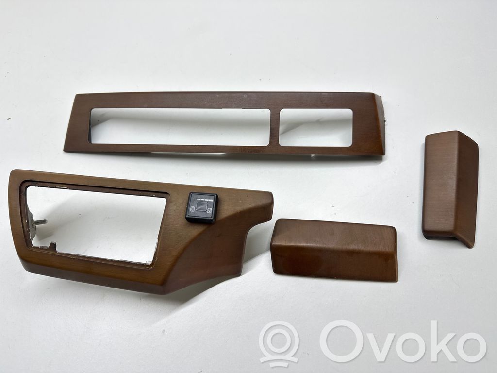 BMW 7 E65 E66 Kojelaudan hansikaslokeron lista 