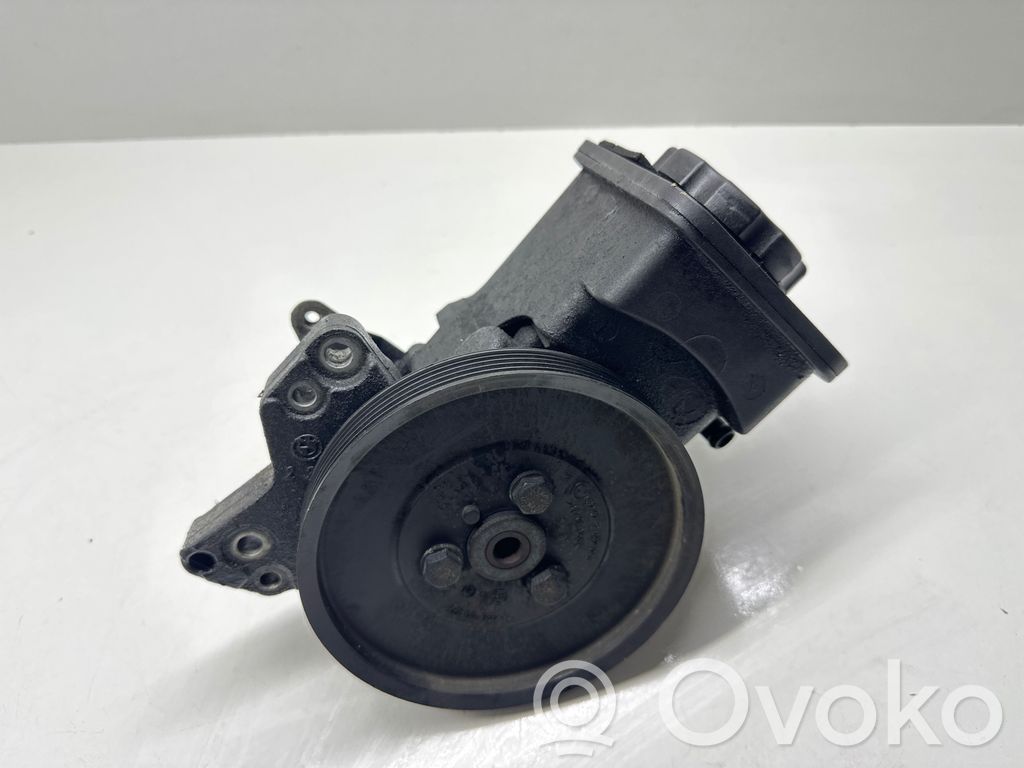 BMW 5 E39 Ohjaustehostimen pumppu 