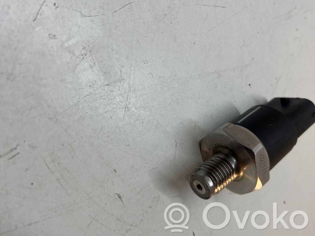 BMW 5 E39 Regulator ciśnienia paliwa 