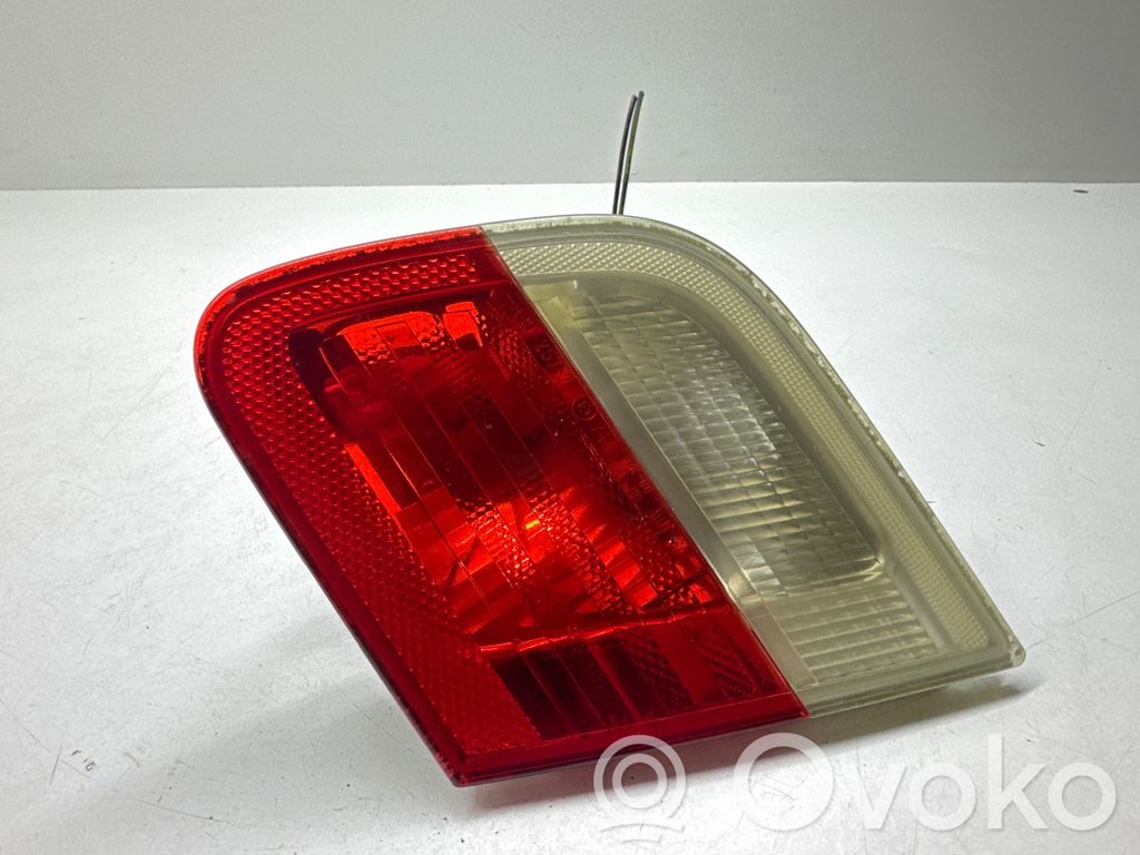 BMW 3 E46 Aizmugurējais lukturis pārsegā 
