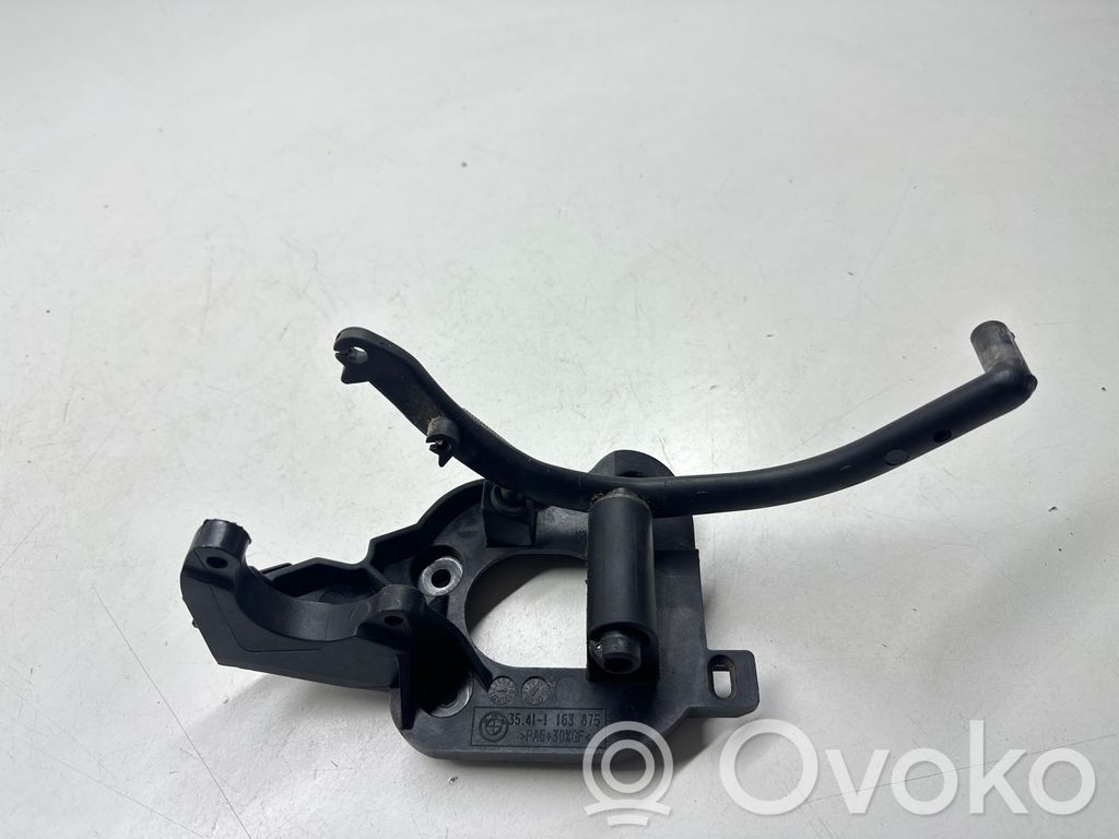 BMW 3 E46 Accelerator throttle pedal bracket 