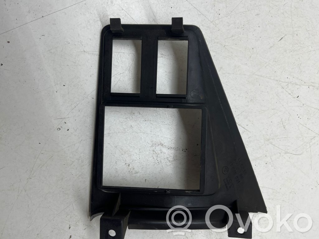 BMW 5 E28 Kita panelės detalė 