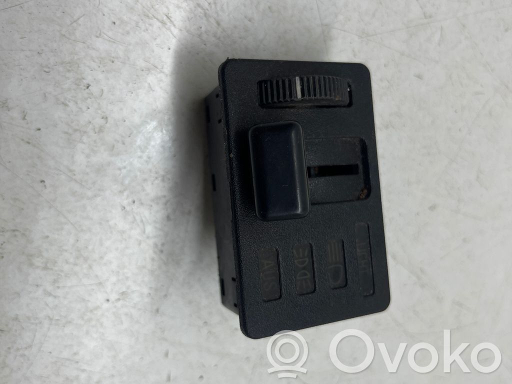 Light switch   1369941