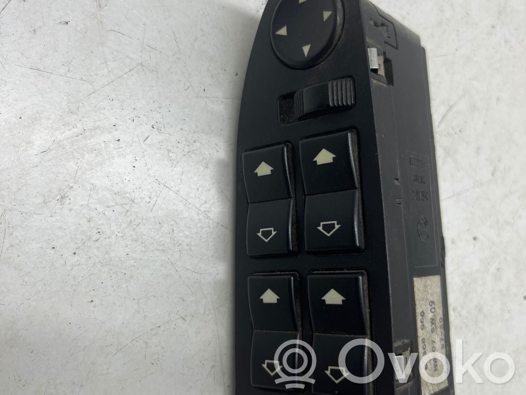 Electric window control switch   8368966