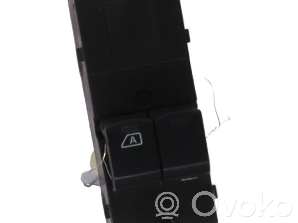 Nissan Micra Electric window control switch 