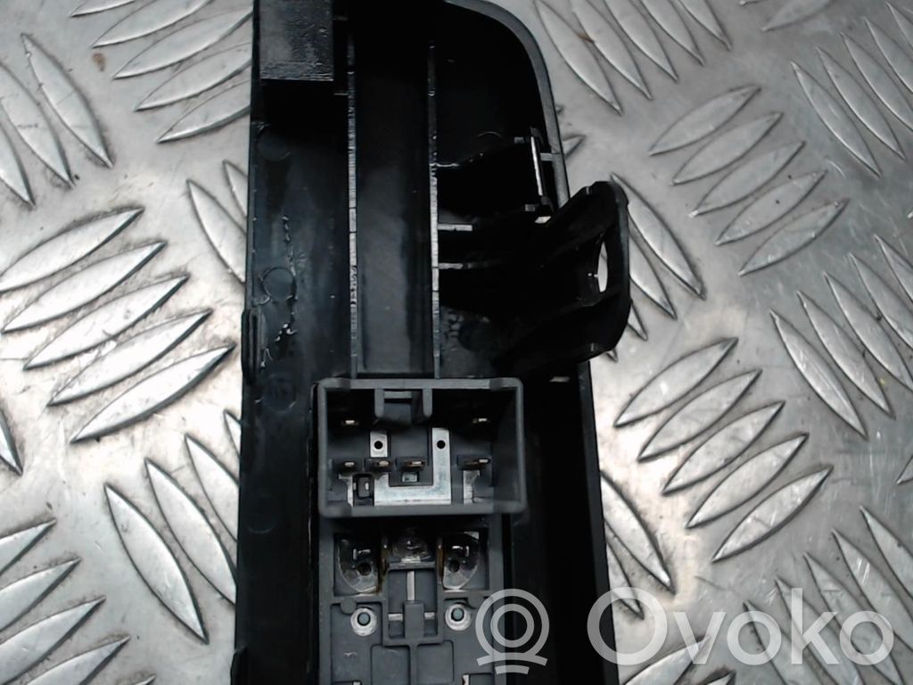 Chevrolet Spark Electric window control switch 