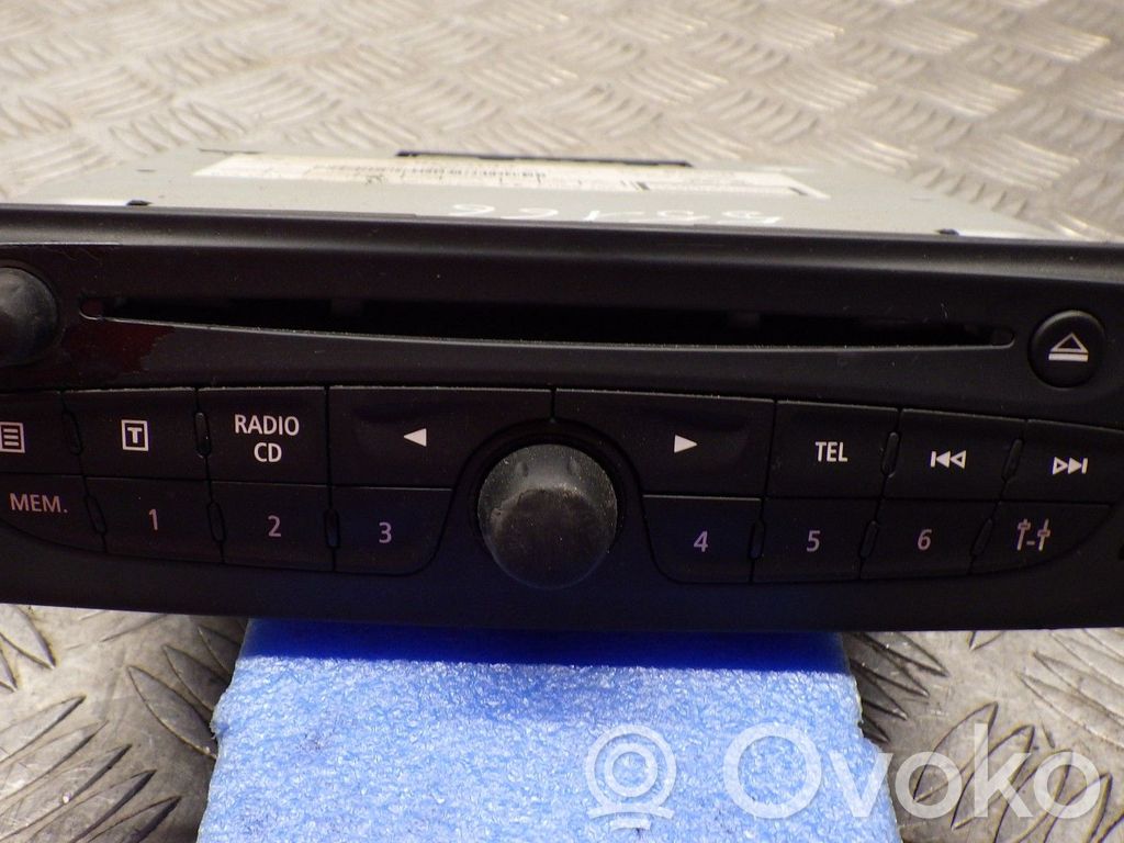Renault Clio III Radio/CD/DVD/GPS head unit 