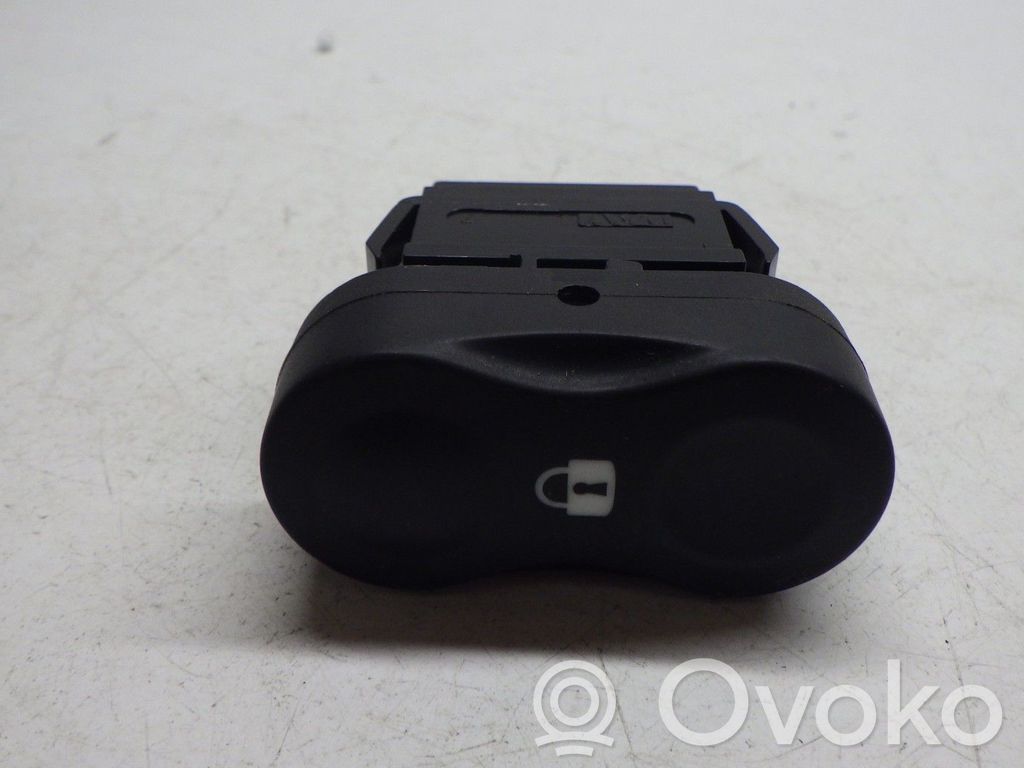Central locking switch button   8200870250