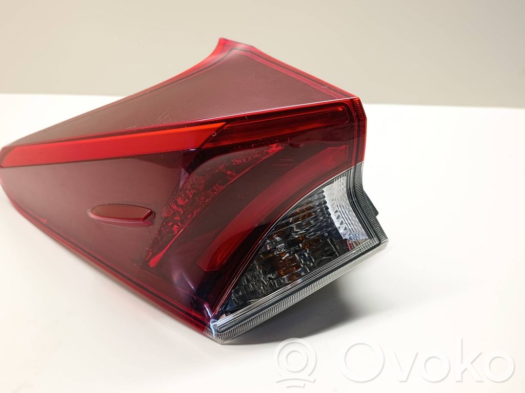Toyota Auris E180 Lampa tylna 