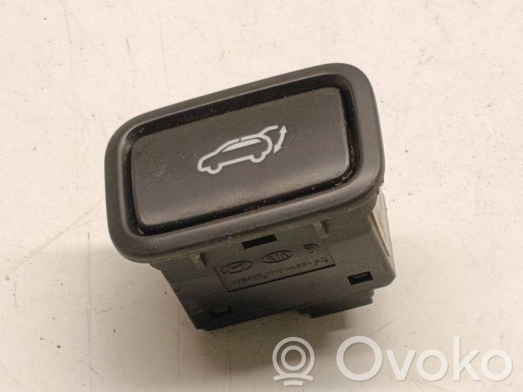 Hyundai Tucson TL Przełącznik / Przycisk otwierania klapy bagażnika 