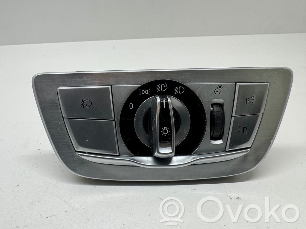 Light switch   6841889,18347910,29102016