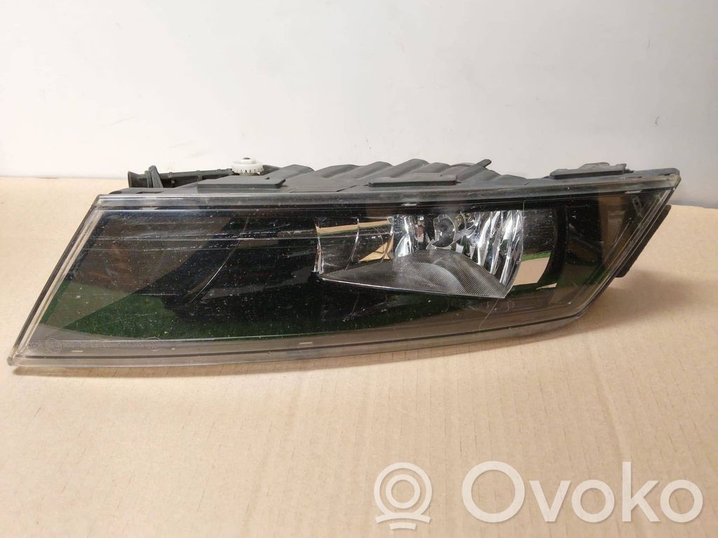 Skoda Superb B8 (3V) Luz de niebla delantera 