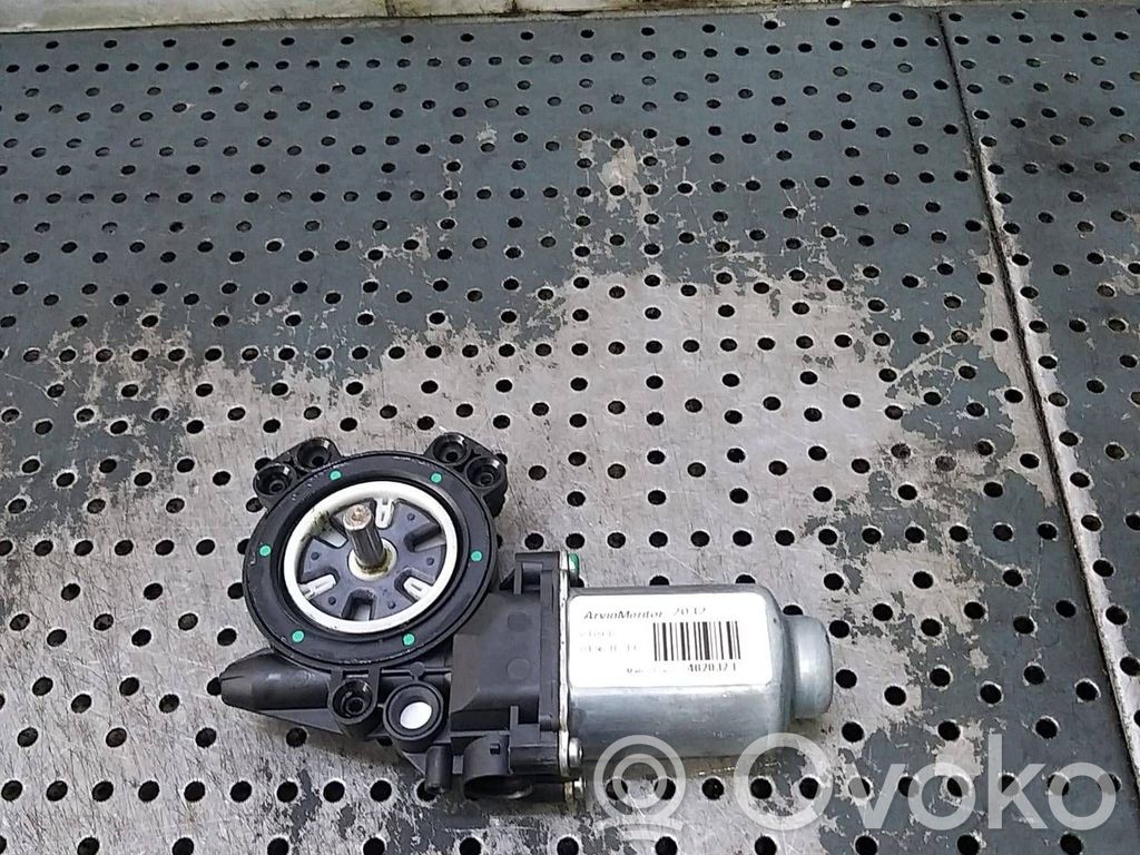 Nissan Qashqai Silnik regulatora szyby drzwi przednich 