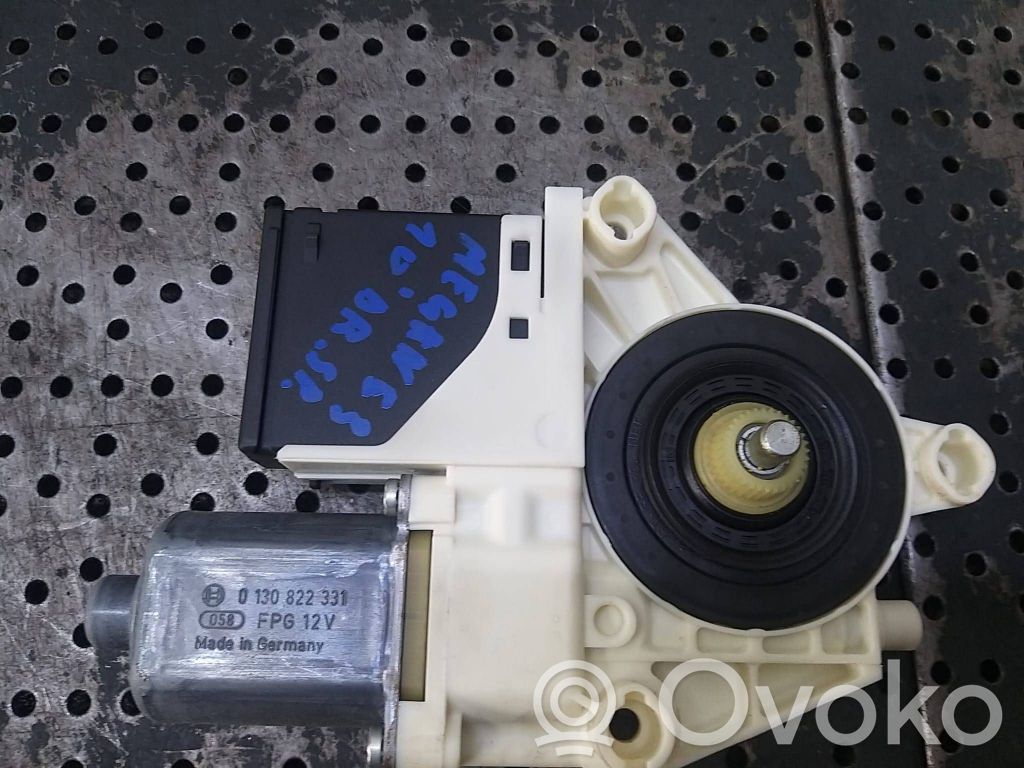 Renault Megane III Rear door window regulator motor 