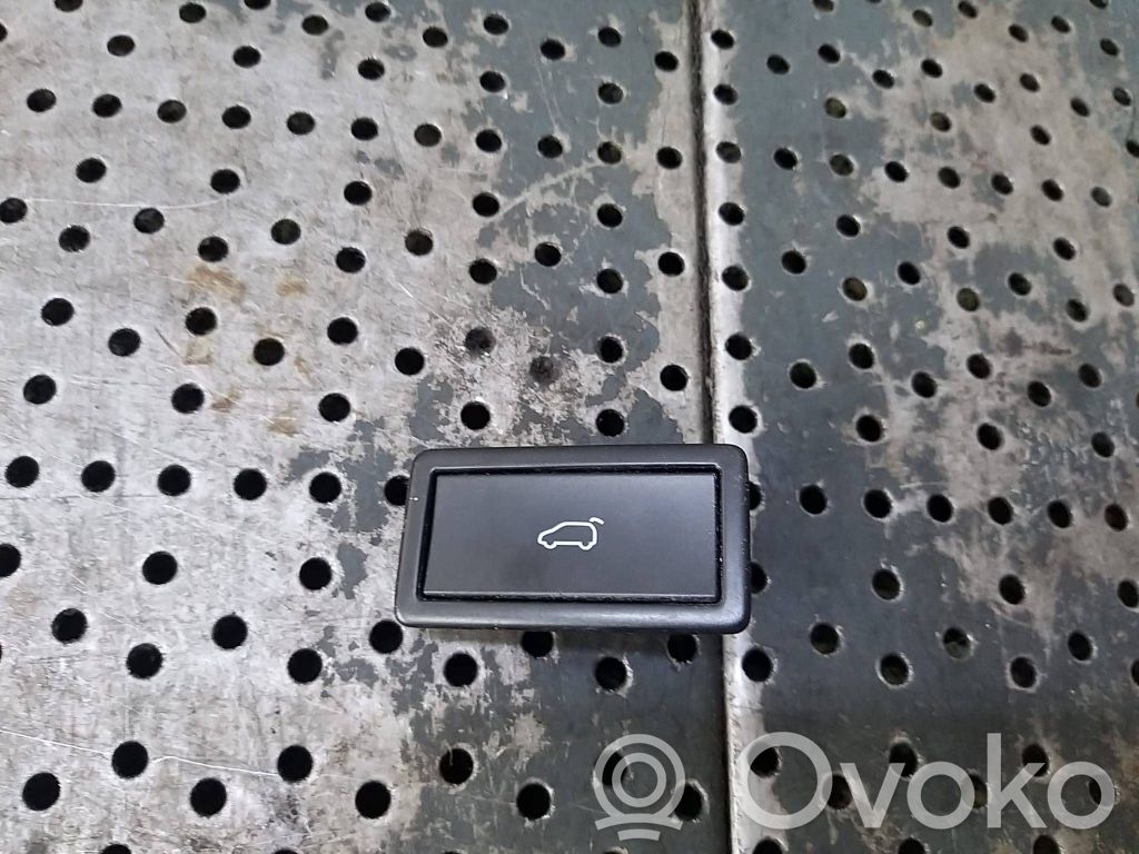 Volkswagen Touran III Tailgate opening switch 