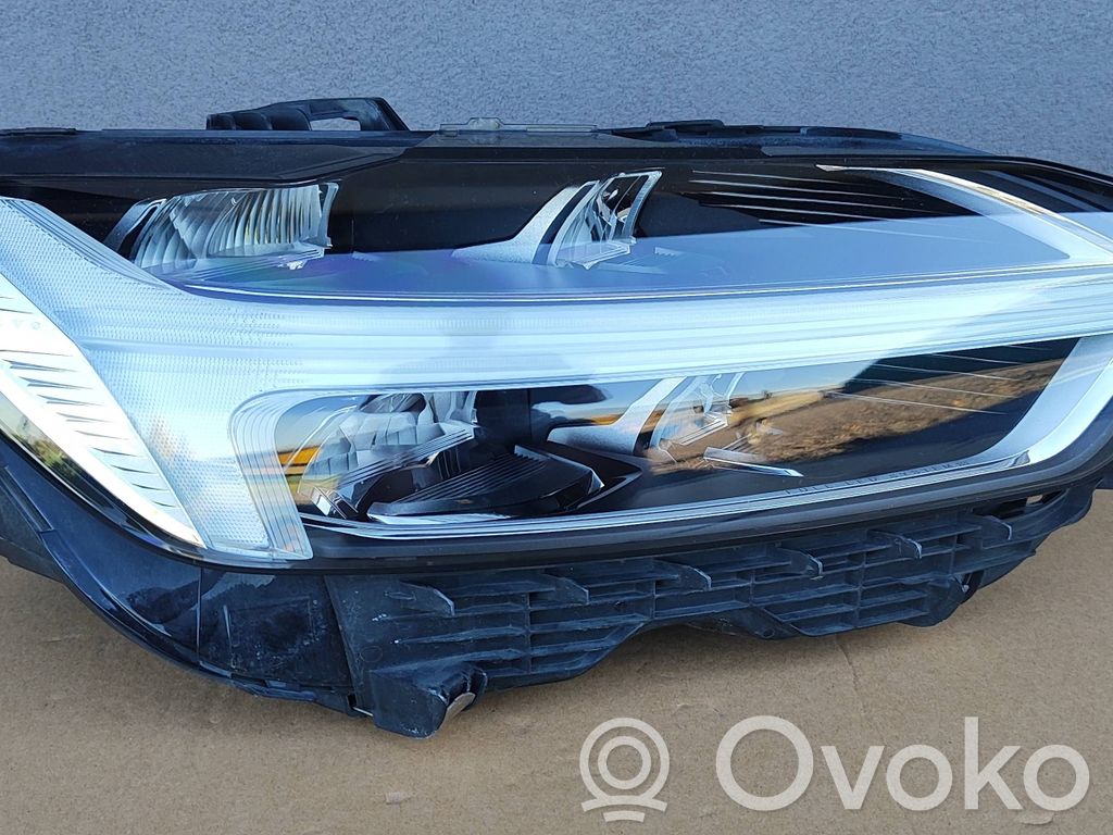 Volvo XC60 Lampa przednia 