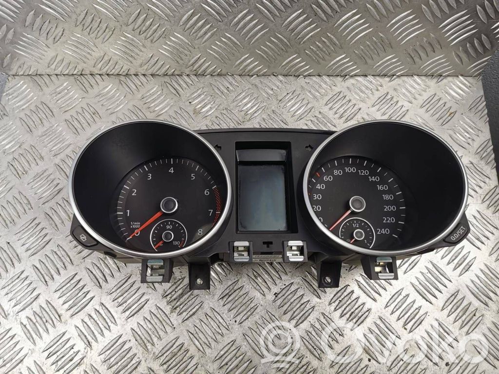 Volkswagen Golf VI Speedometer (instrument cluster) 