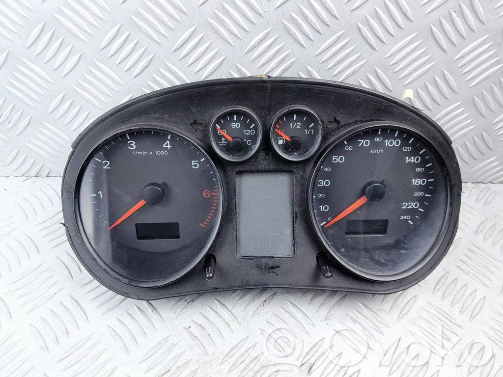 Audi A2 Speedometer (instrument cluster) 