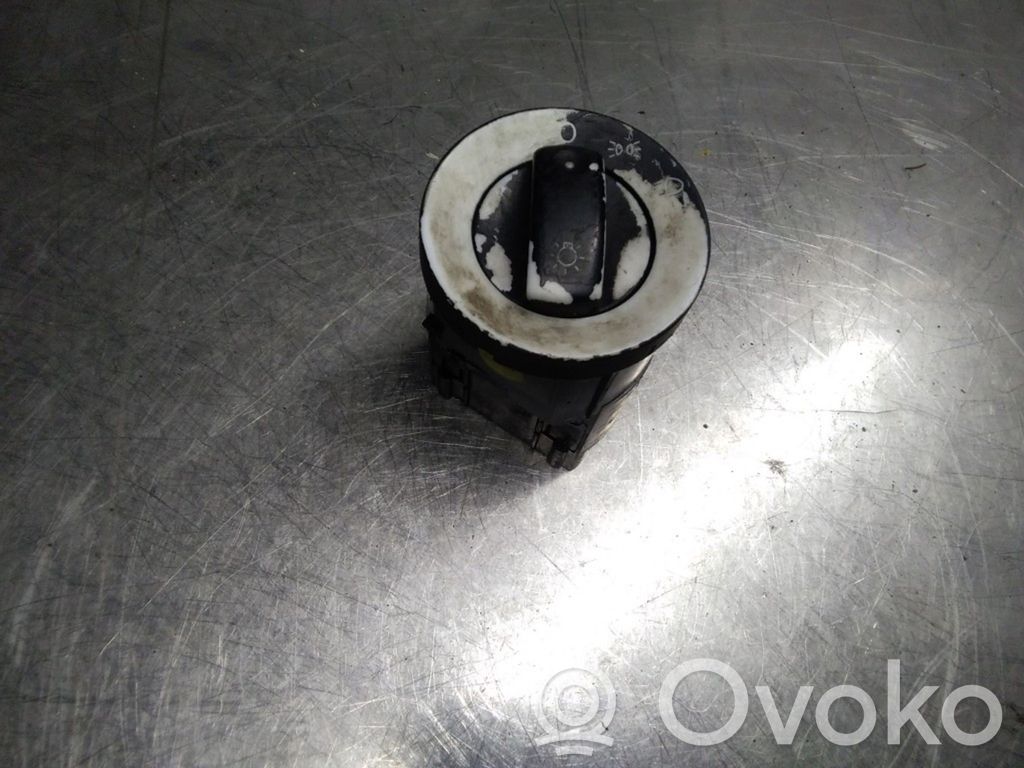 Audi A4 S4 B6 8E 8H Przełącznik świateł 