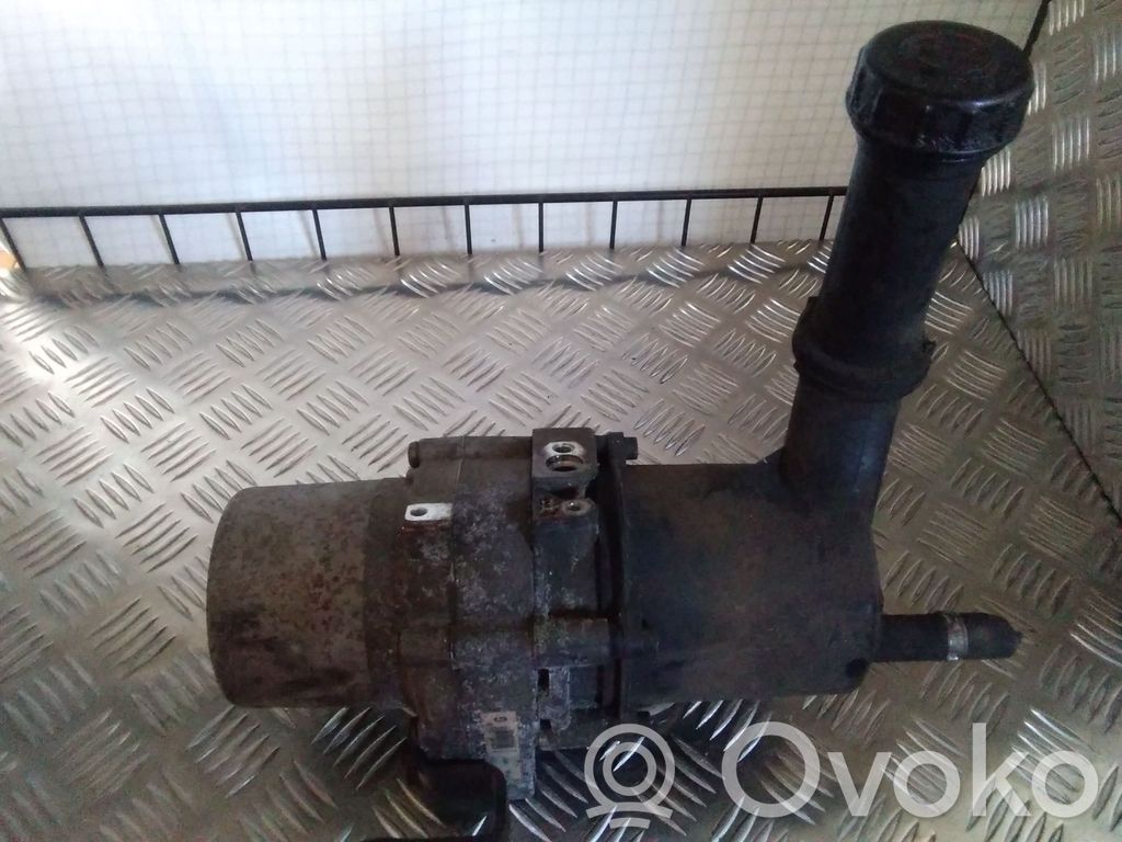 Citroen C4 I Power steering pump 