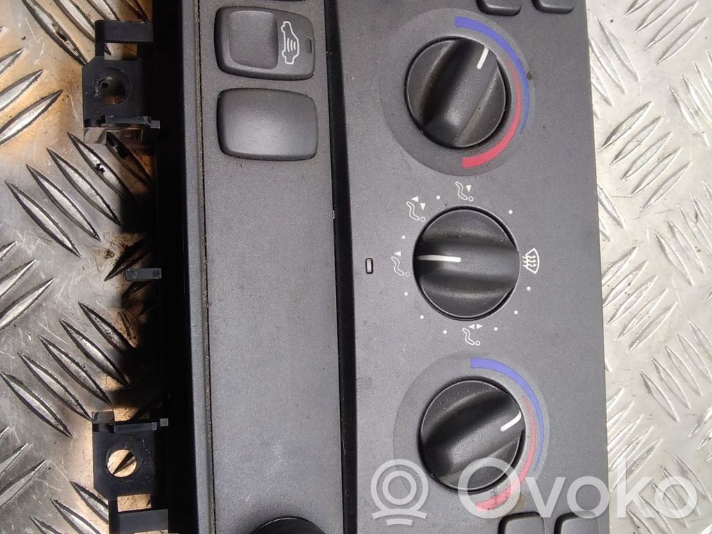 Volvo V70 Climate control unit 