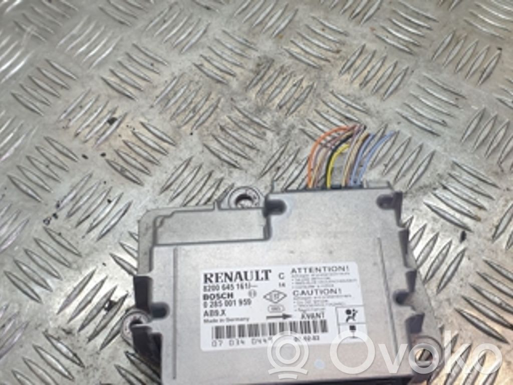 Renault Clio III Airbag control unit/module 