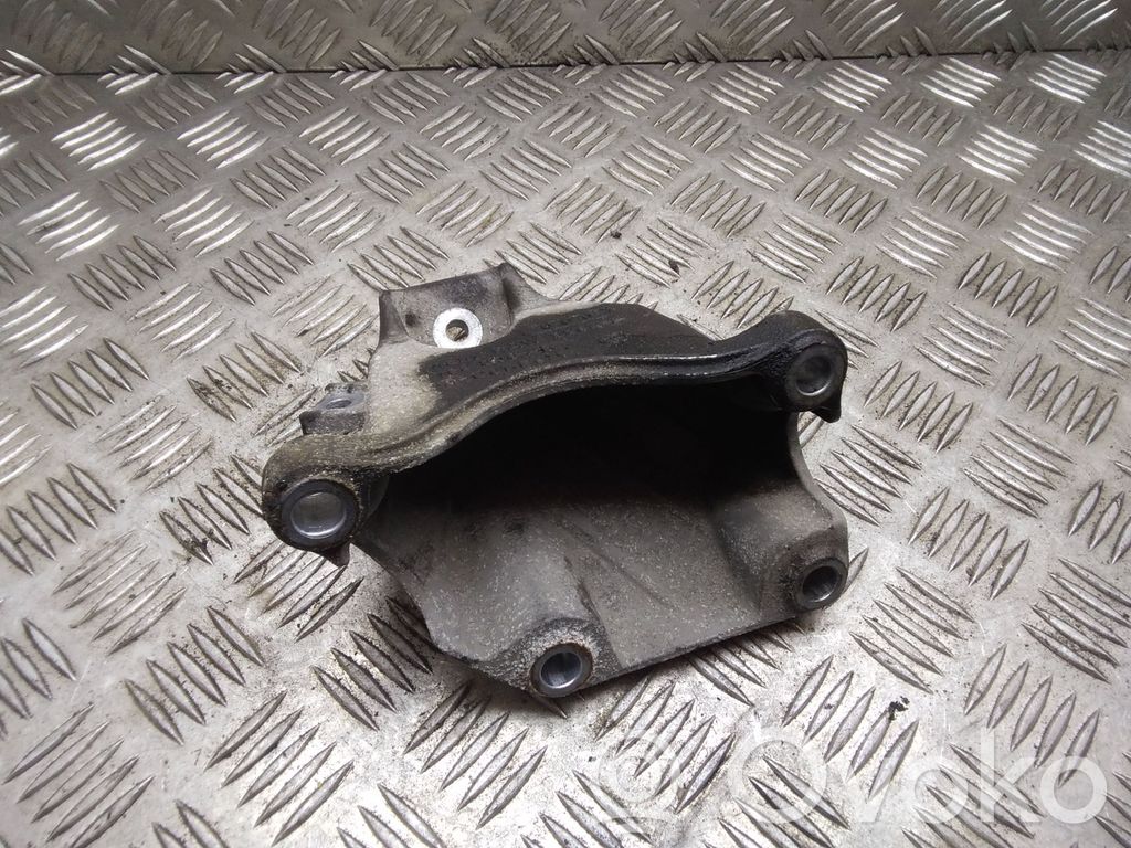 Audi A4 S4 B7 8E 8H Engine mounting bracket 