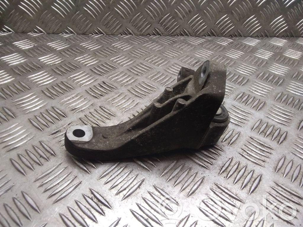 Volvo C30 Gearbox mounting bracket 