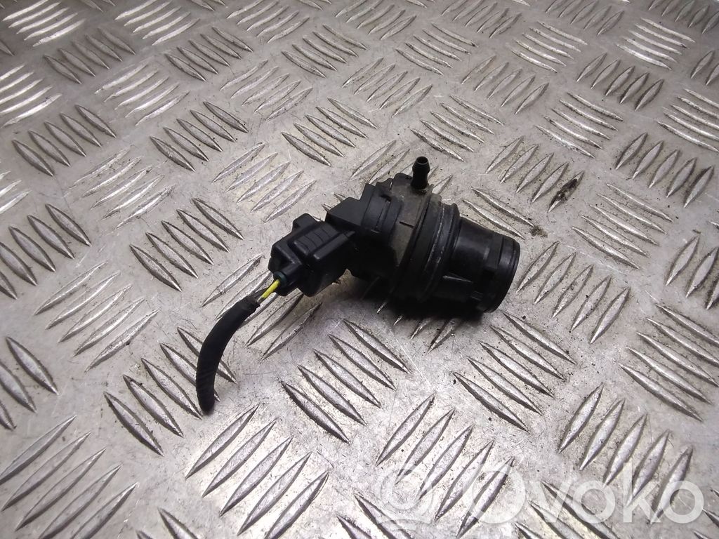 Mazda 3 I Windscreen/windshield washer pump 