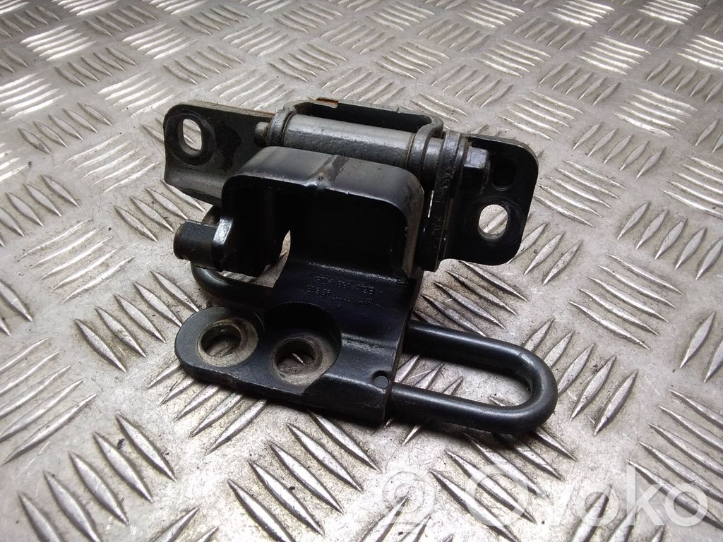 Volkswagen Phaeton Front door lower hinge 