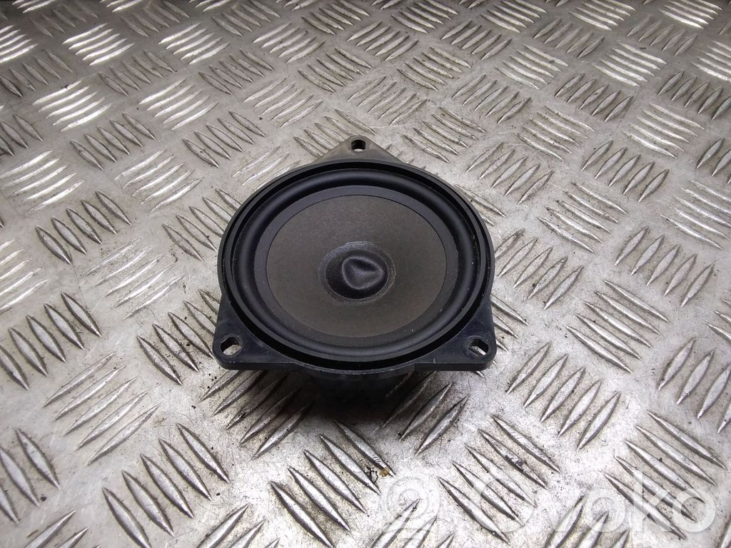 BMW 5 E60 E61 Garsiakalbis (-iai) priekinėse duryse 