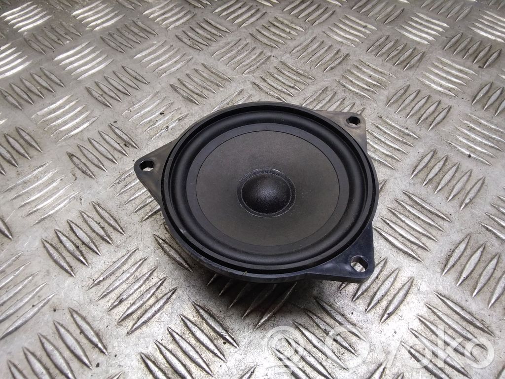 BMW 5 E60 E61 Garsiakalbis (-iai) priekinėse duryse 