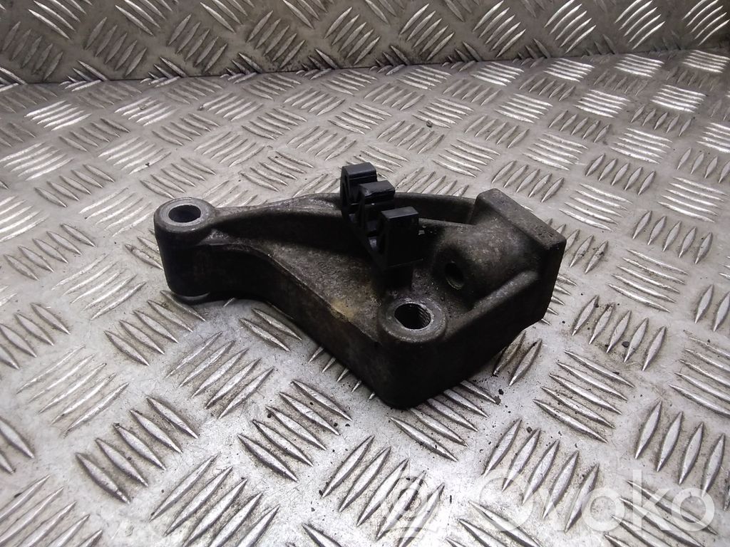Renault Trafic II (X83) Engine mounting bracket 