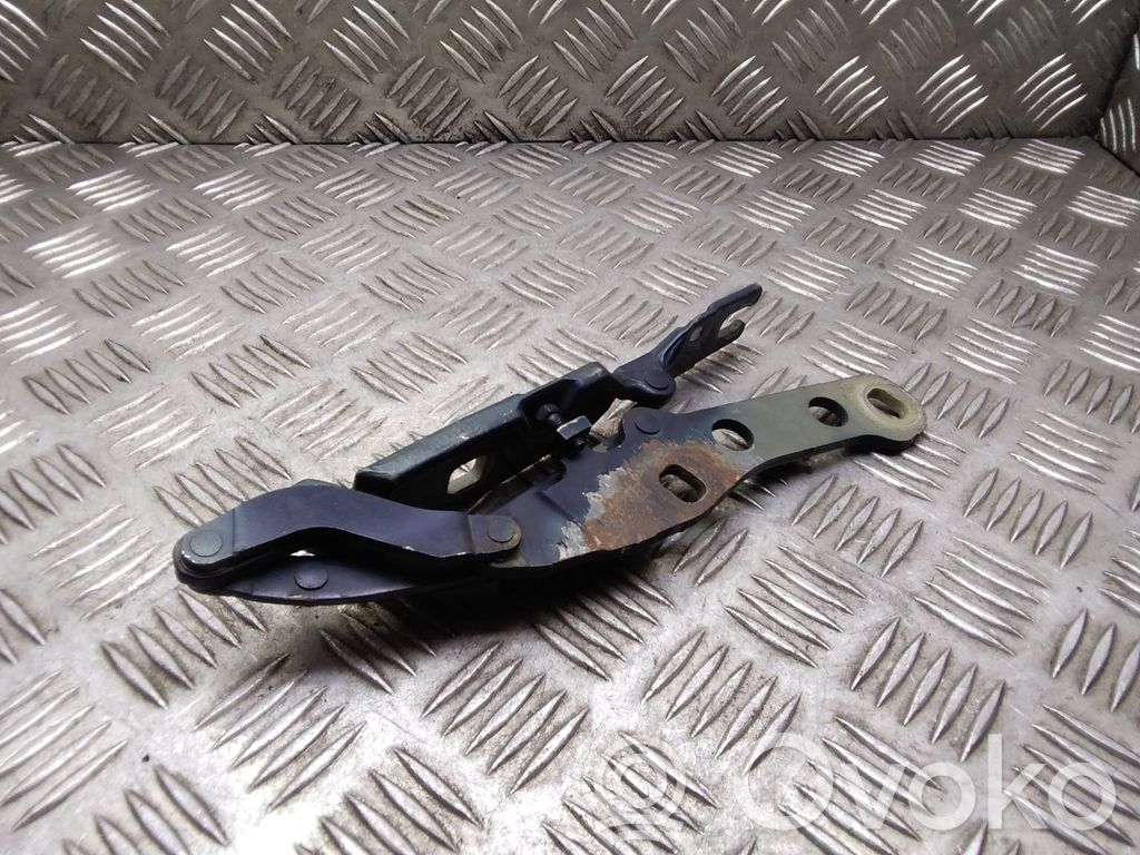 Engine bonnet/hood hinges   8200124