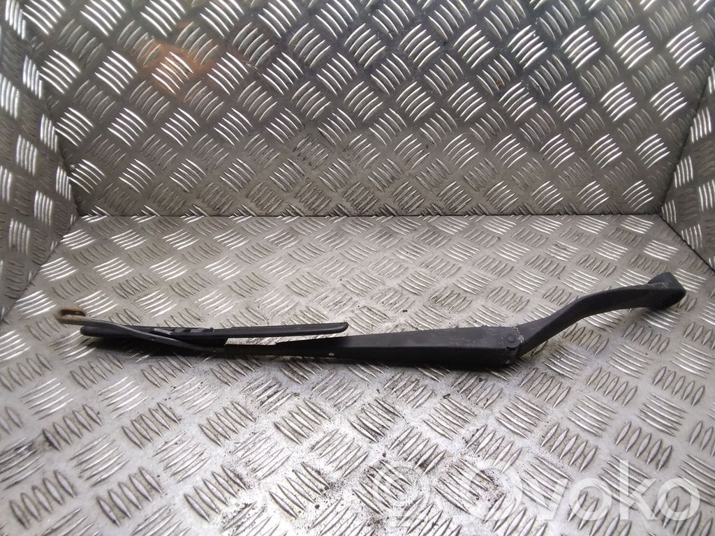 Subaru Legacy Front wiper blade arm 