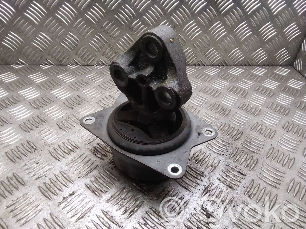 Opel Vectra C Engine mount bracket 