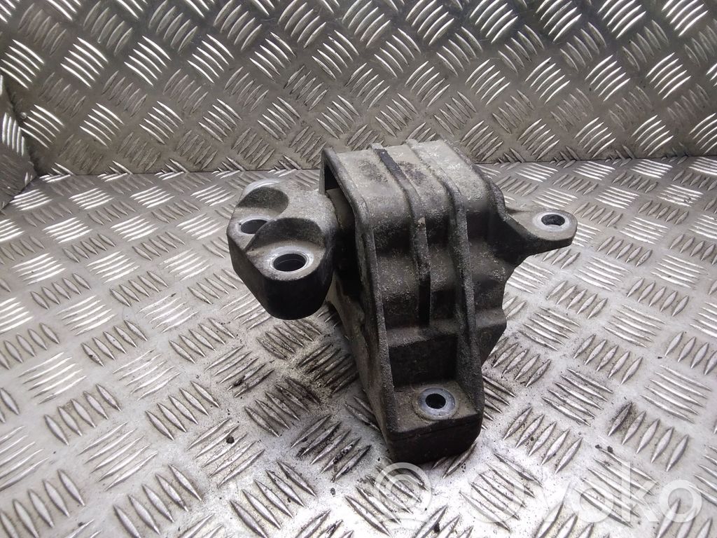 Opel Vectra C Engine mount bracket 