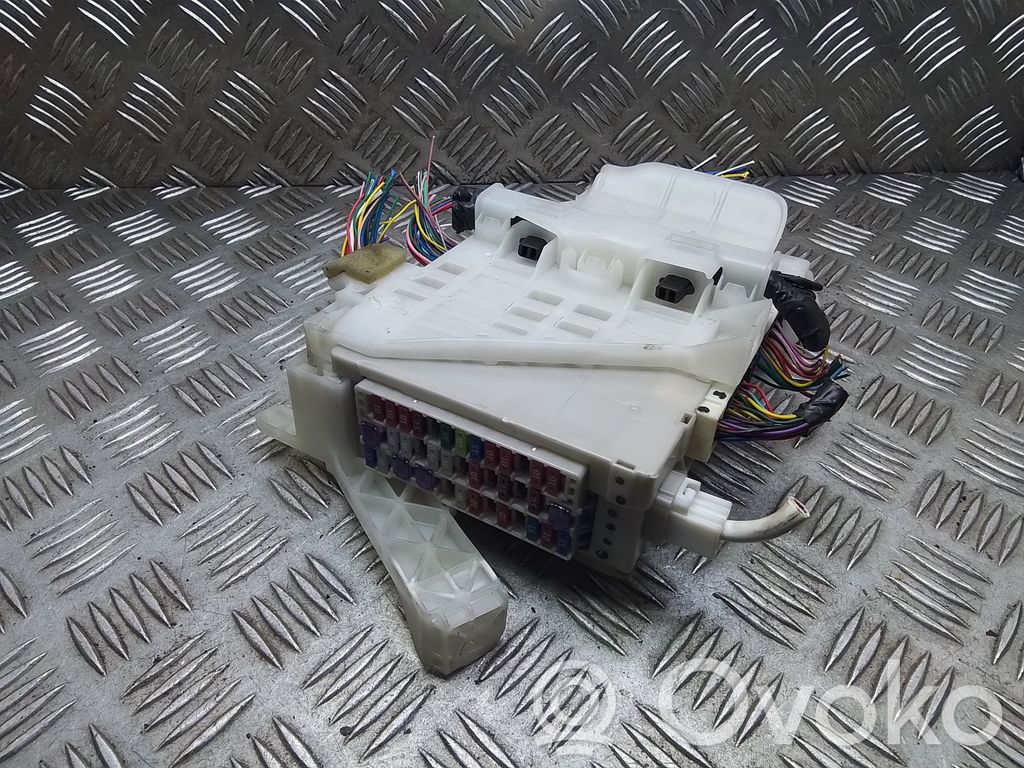 Toyota Prius (XW30) Ramka / Moduł bezpieczników 