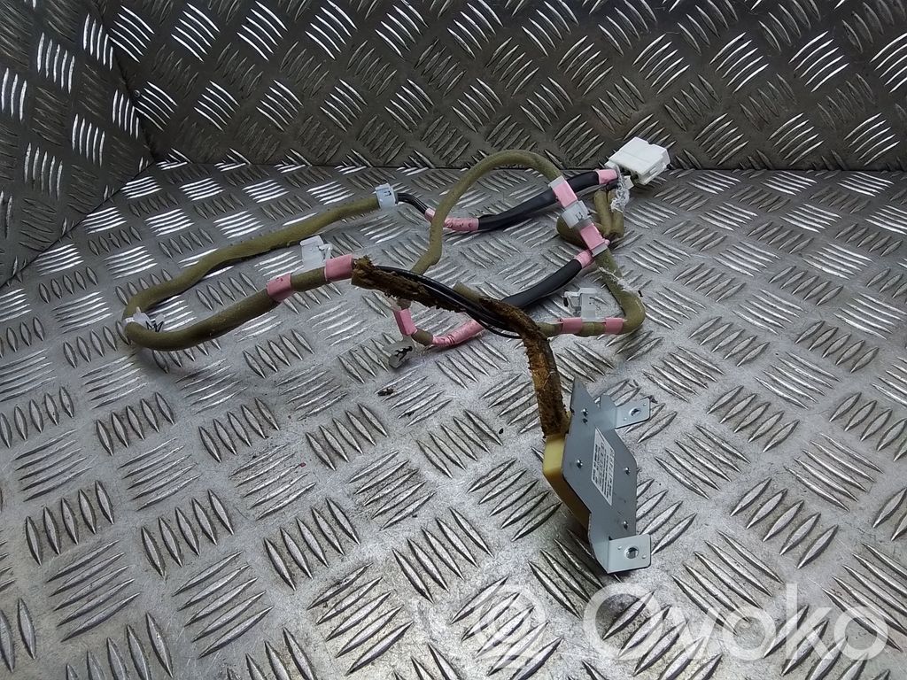 Lexus RX 330 - 350 - 400H Pystyantennivahvistin 