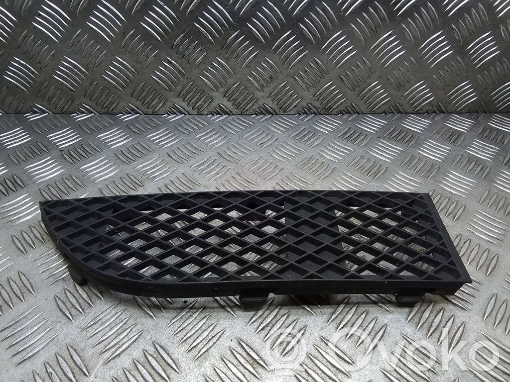 BMW 7 E65 E66 Kratka dolna zderzaka przedniego 