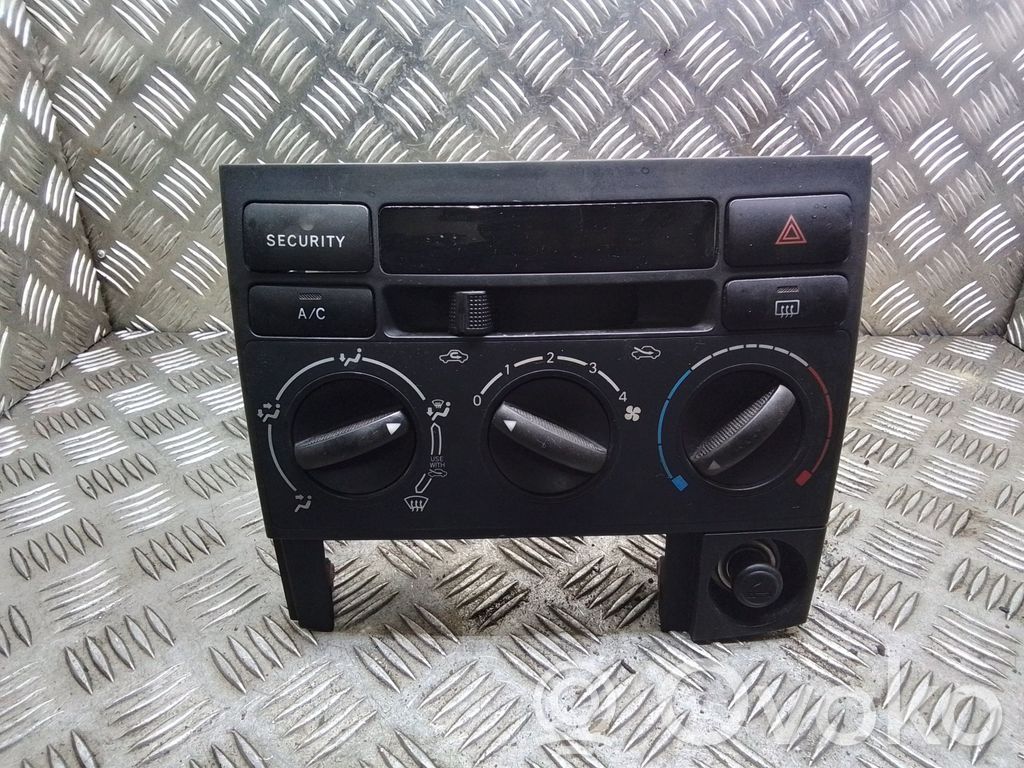 Toyota Corolla Verso E121 Climate control unit 