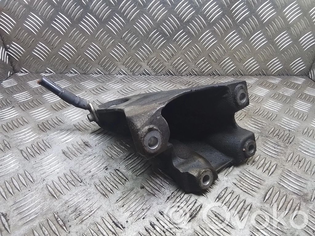 Engine mounting bracket   7L6199308C