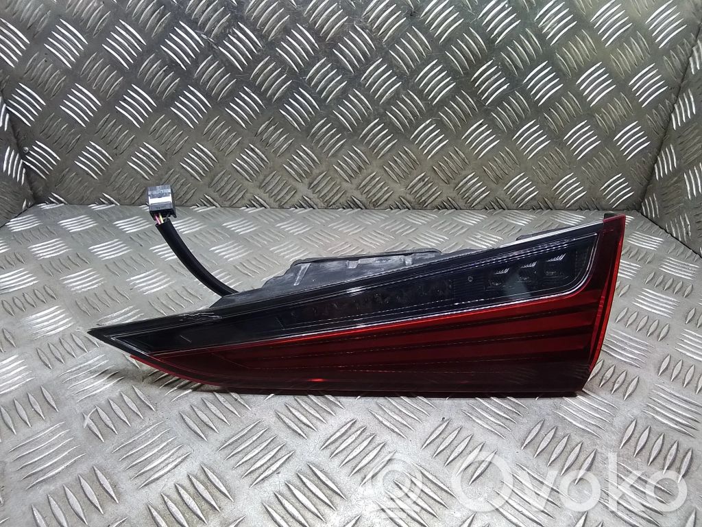 Lexus ES 300h (7th Gen) Lampy tylnej klapy bagażnika 