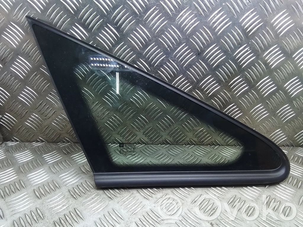 Opel Zafira B Etukolmioikkuna/-lasi 