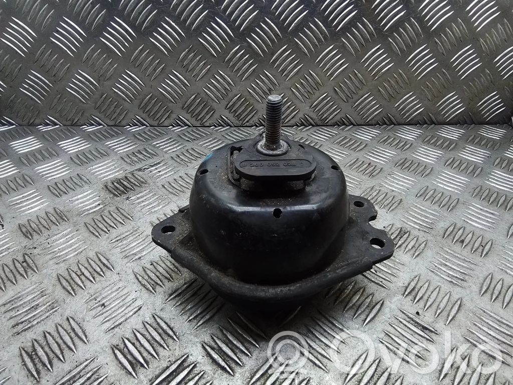 Engine mount bracket   8200052028C